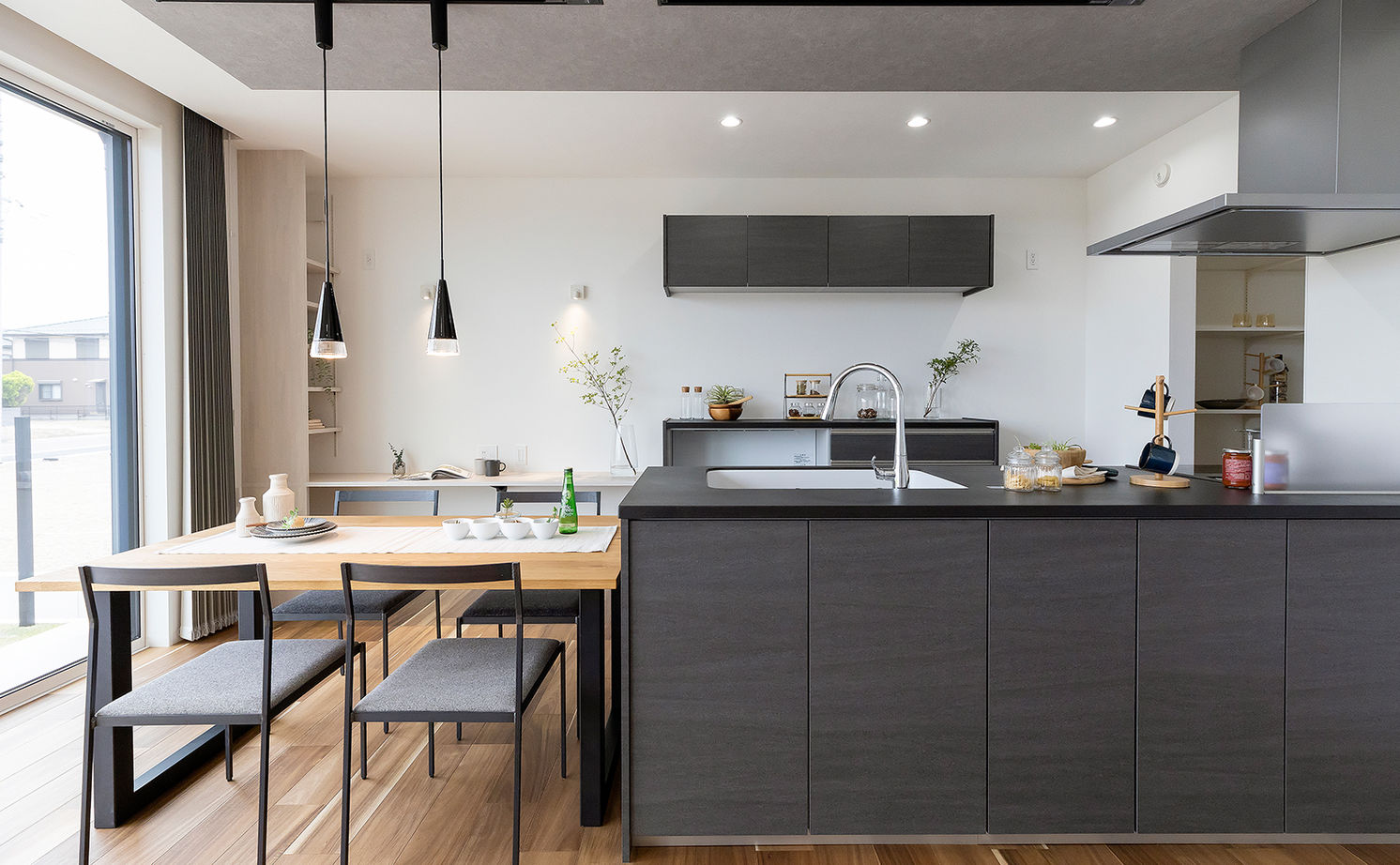 サティスホーム岐阜 【瑞穂市×間取図有×半平屋スタイル】スムーズな生活動線を叶えた、軒裏が映える半平屋のデザイン住宅の建築実例画像12