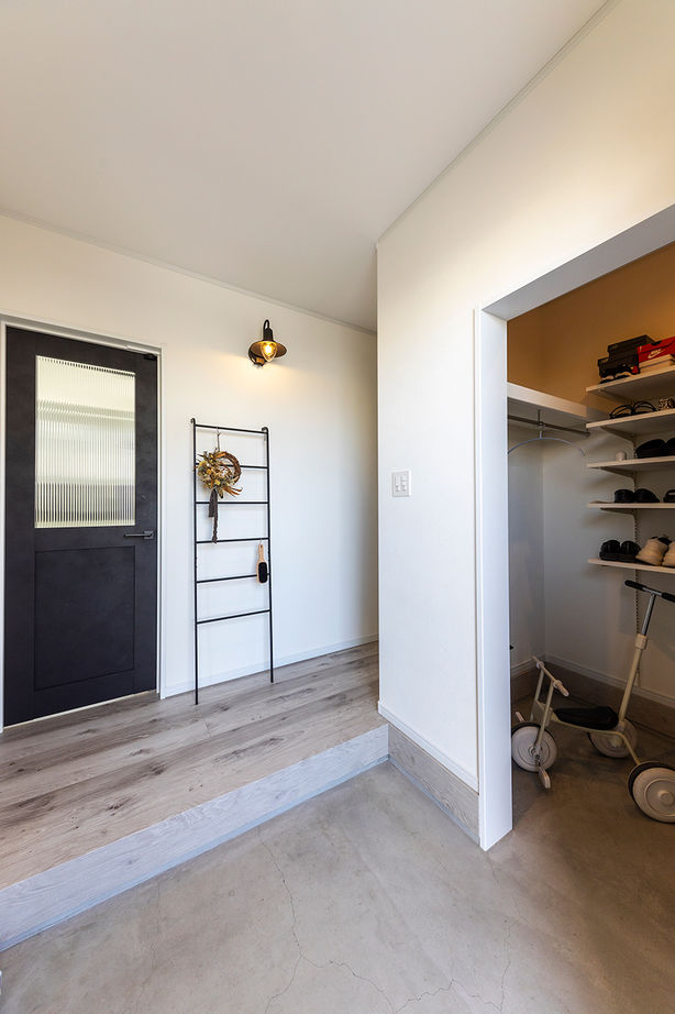 サティスホーム岐阜 【岐阜県×2000万円台×平屋×中庭】暮らすほど快適性を実感。風情あるガルバリウム外観のコの字型平屋の建築実例画像4