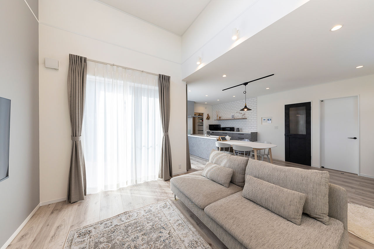 サティスホーム岐阜 【岐阜県×2000万円台×平屋×中庭】暮らすほど快適性を実感。風情あるガルバリウム外観のコの字型平屋の建築実例画像5