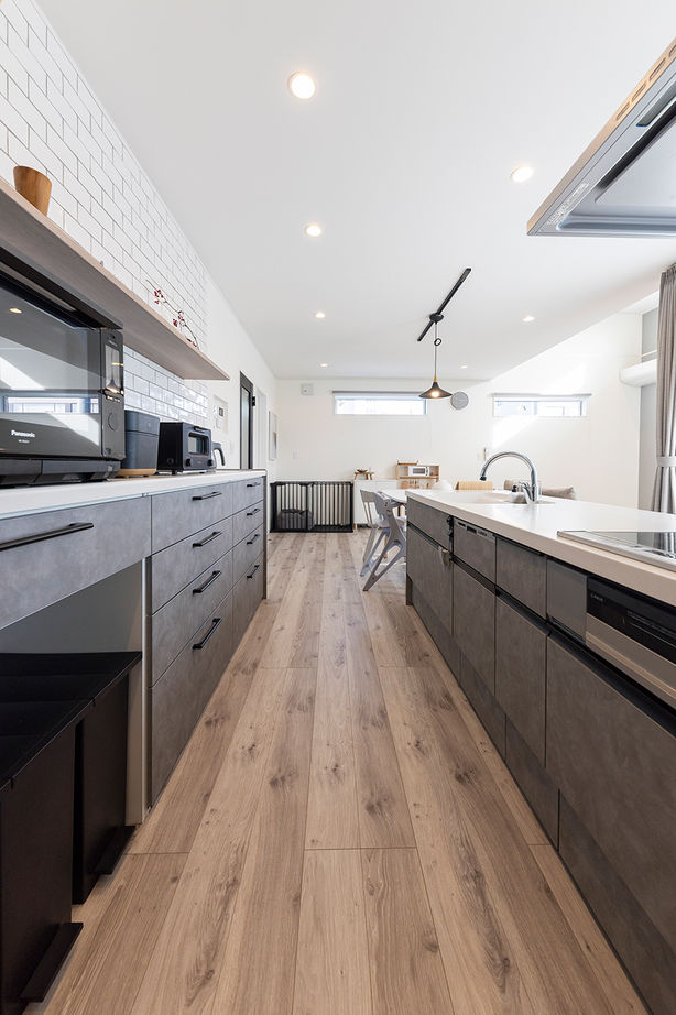 サティスホーム岐阜 【岐阜県×2000万円台×平屋×中庭】暮らすほど快適性を実感。風情あるガルバリウム外観のコの字型平屋の建築実例画像6