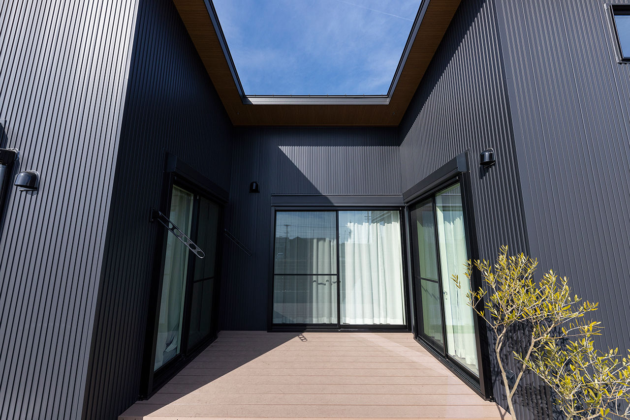 サティスホーム岐阜 【岐阜県×2000万円台×平屋×中庭】暮らすほど快適性を実感。風情あるガルバリウム外観のコの字型平屋の建築実例画像9