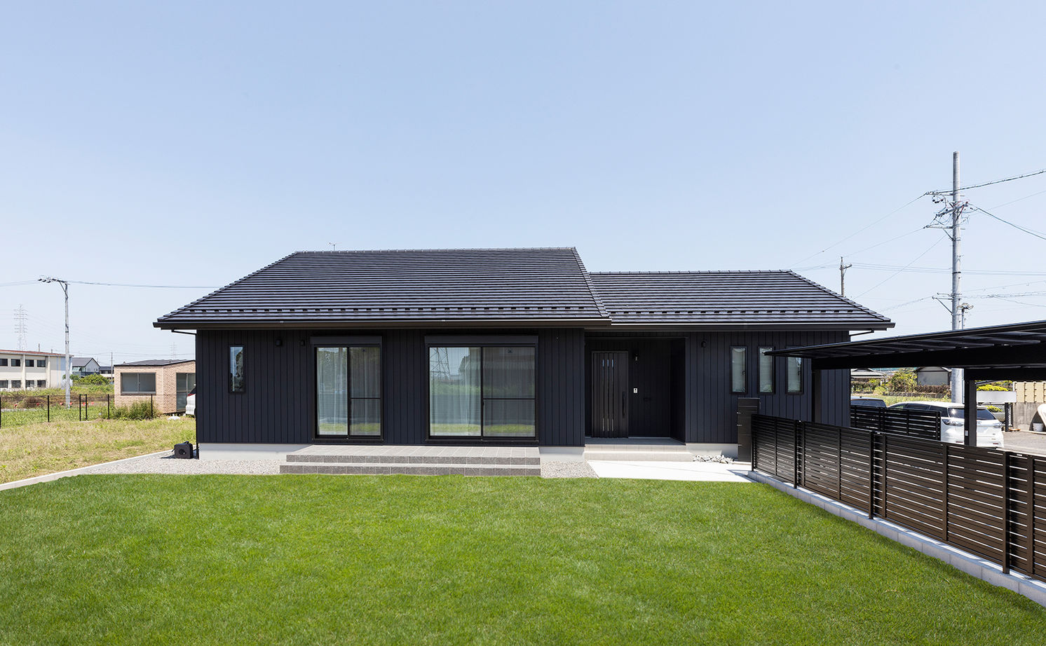 サティスホーム岐阜 【一宮市×間取り図有×2000万円台×平屋】小屋裏を活かした開放的なリビング。収納力と家事動線を極めた平屋の建築実例画像2