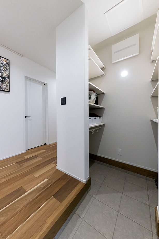 サティスホーム岐阜 【一宮市×間取り図有×2000万円台×平屋】小屋裏を活かした開放的なリビング。収納力と家事動線を極めた平屋の建築実例画像5