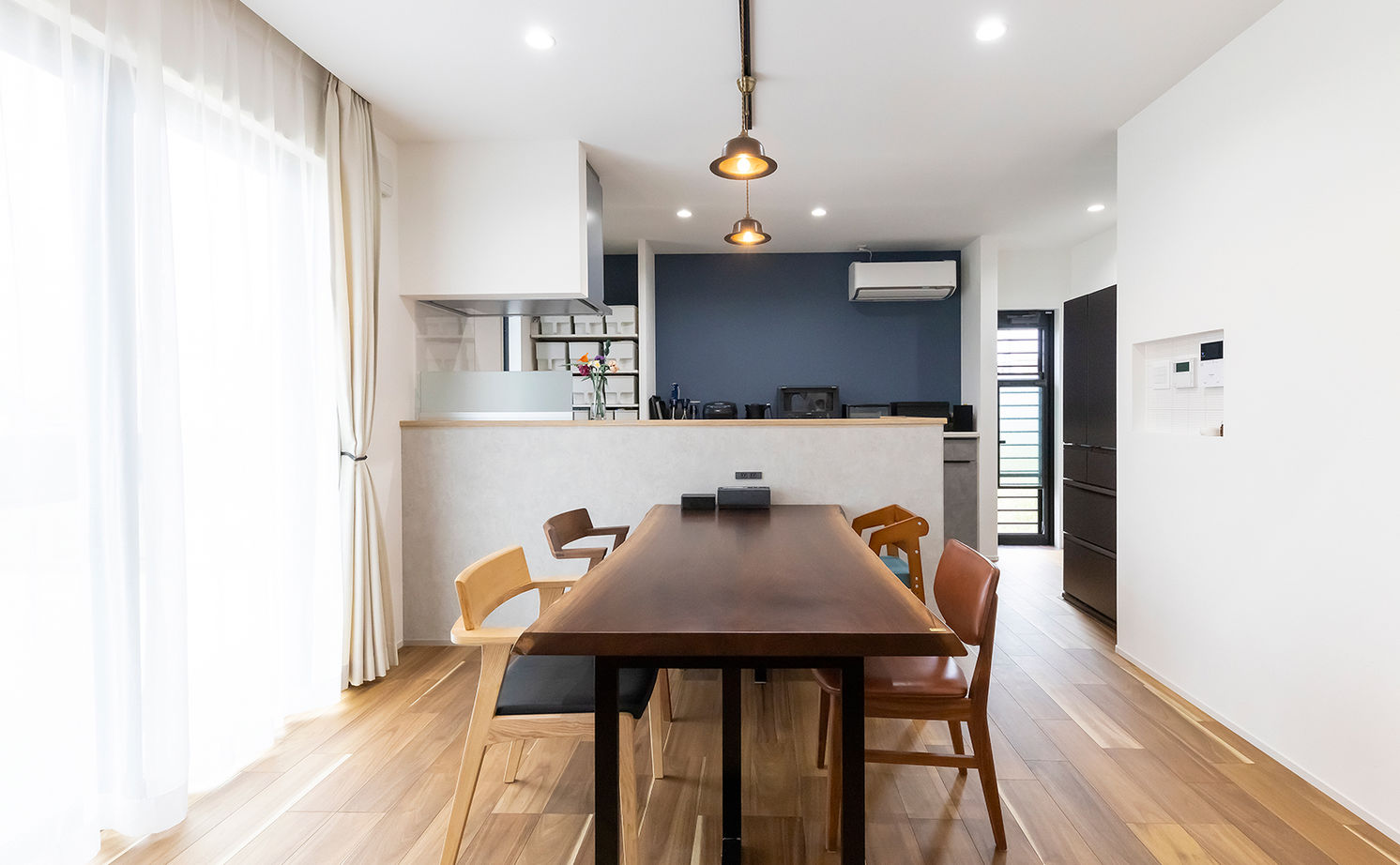 サティスホーム岐阜 【一宮市×間取り図有×2000万円台×平屋】小屋裏を活かした開放的なリビング。収納力と家事動線を極めた平屋の建築実例画像7