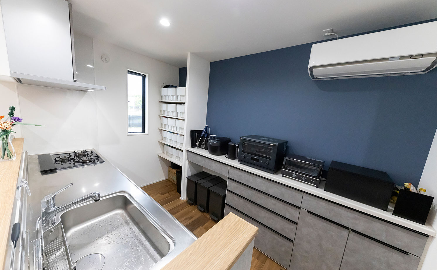 サティスホーム岐阜 【一宮市×間取り図有×2000万円台×平屋】小屋裏を活かした開放的なリビング。収納力と家事動線を極めた平屋の建築実例画像9