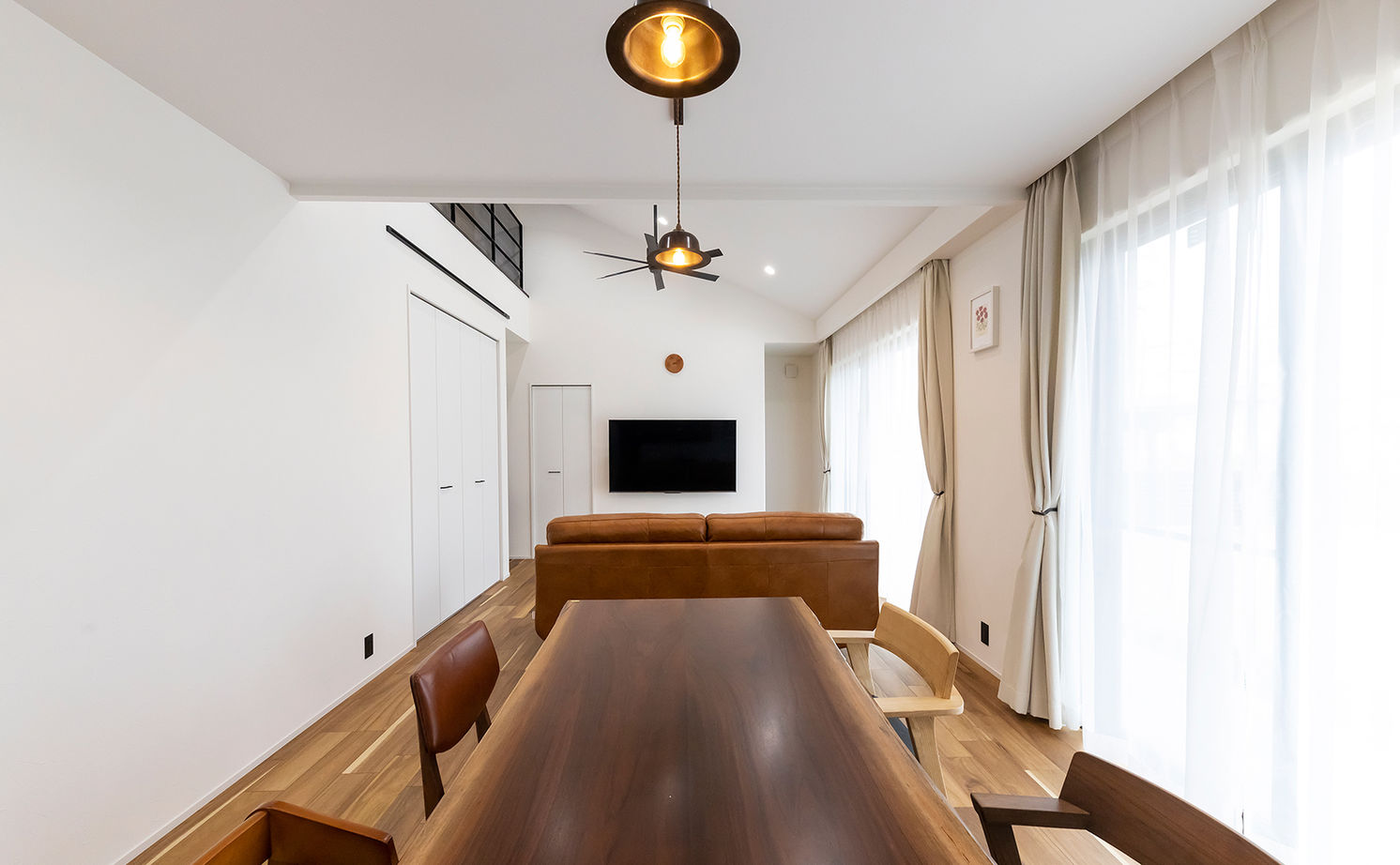 サティスホーム岐阜 【一宮市×間取り図有×2000万円台×平屋】小屋裏を活かした開放的なリビング。収納力と家事動線を極めた平屋の建築実例画像11