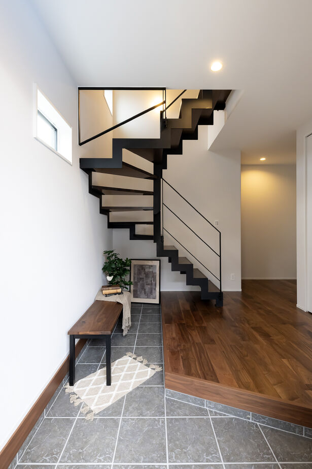 サティスホーム岐阜 【岐阜市×2000万円台×間取り図有×無垢床】アイアン階段と家事動線が自慢の家の建築実例画像2