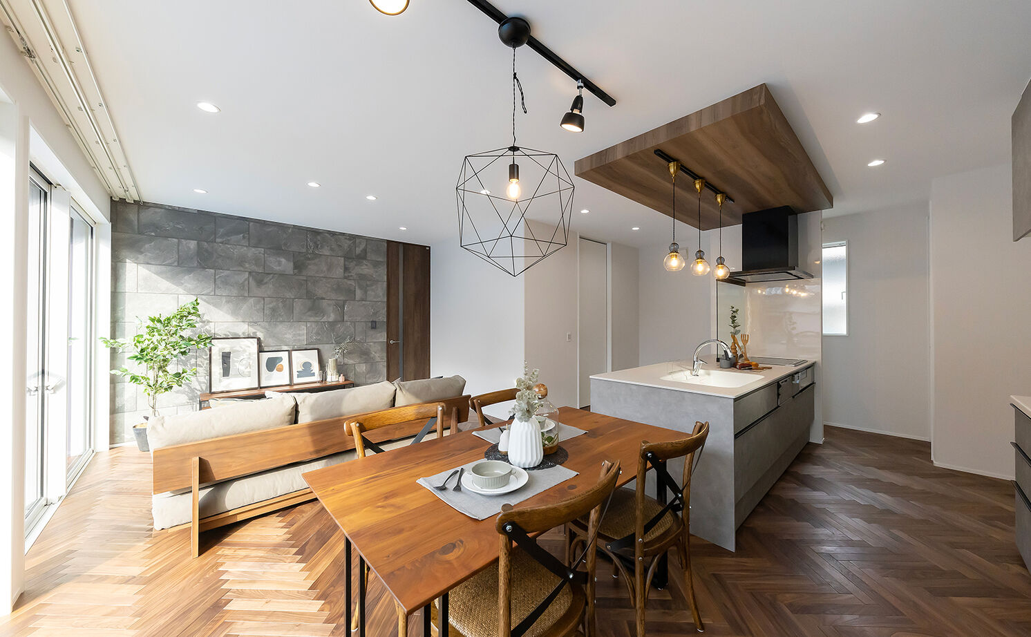 サティスホーム岐阜 【岐阜市×2000万円台×間取り図有×無垢床】アイアン階段と家事動線が自慢の家の建築実例画像3