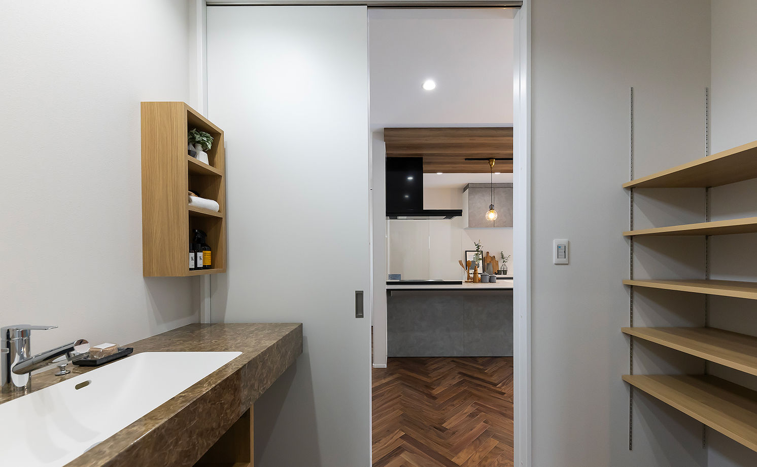 サティスホーム岐阜 【岐阜市×2000万円台×間取り図有×無垢床】アイアン階段と家事動線が自慢の家の建築実例画像11