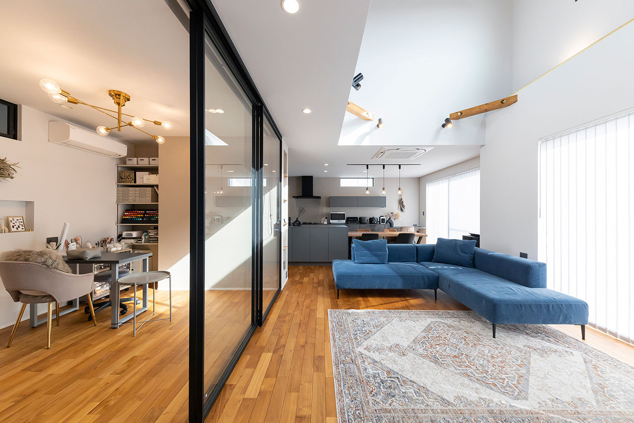 サティスホーム岐阜 【インナーガレージ×吹き抜けリビング×間取り図有×2000万円台】デザインも素材も！理想を全て叶えた家の建築実例画像2