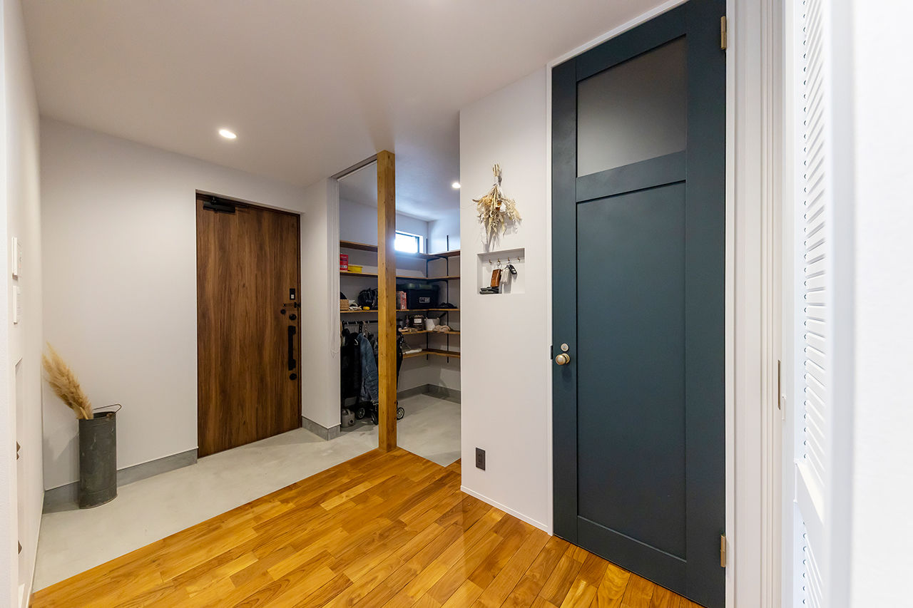 サティスホーム岐阜 【インナーガレージ×吹き抜けリビング×間取り図有×2000万円台】デザインも素材も！理想を全て叶えた家の建築実例画像4