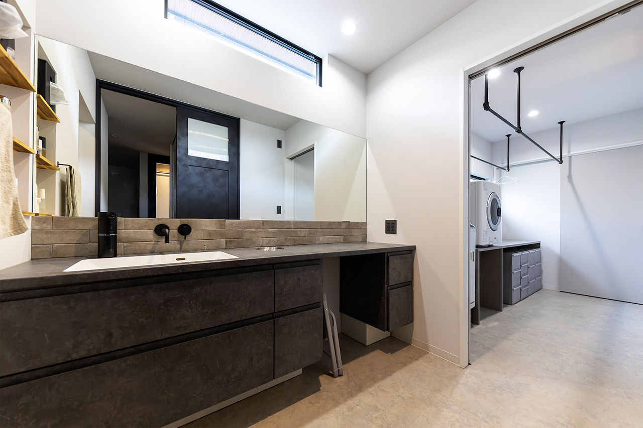 サティスホーム岐阜 【インナーガレージ×吹き抜けリビング×間取り図有×2000万円台】デザインも素材も！理想を全て叶えた家の建築実例画像9