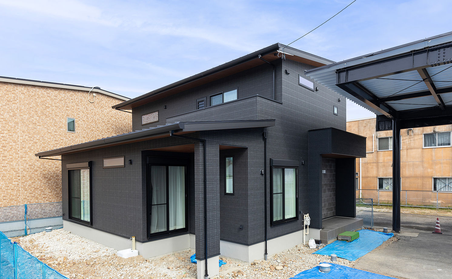 サティスホーム岐阜 【羽島郡×自由設計×モダンスタイル×間取図あり】幾重にも描く回遊動線上に設備も収納も配置した快適な家の建築実例画像2