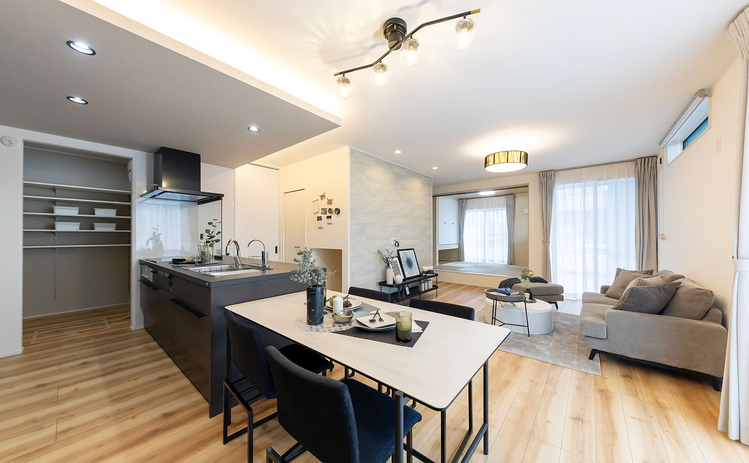 サティスホーム岐阜 【羽島郡×自由設計×モダンスタイル×間取図あり】幾重にも描く回遊動線上に設備も収納も配置した快適な家の建築実例画像7