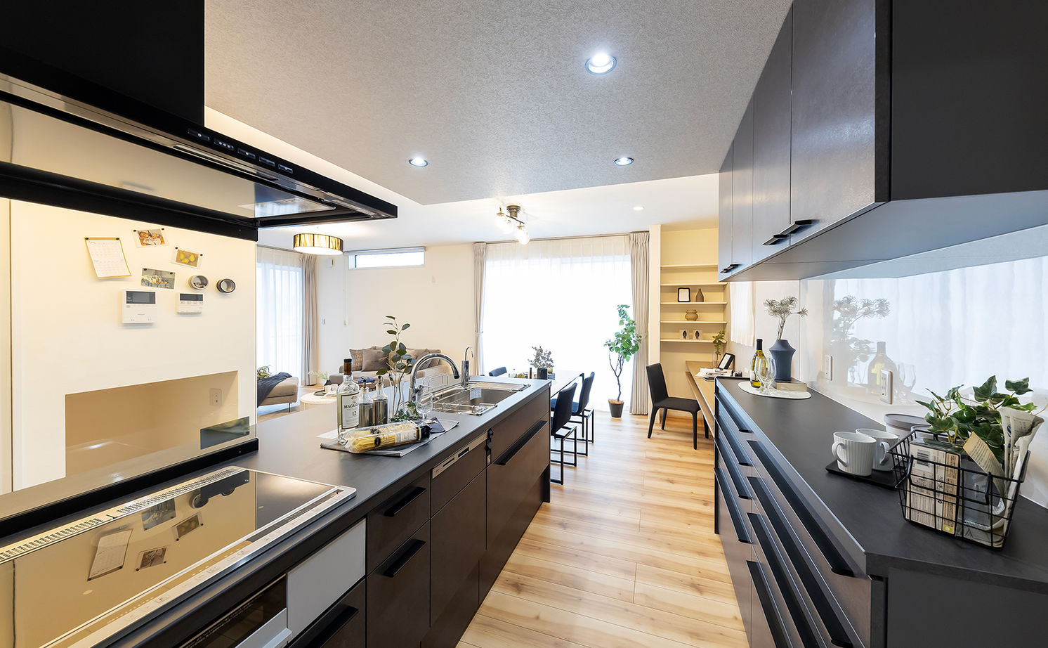 サティスホーム岐阜 【羽島郡×自由設計×モダンスタイル×間取図あり】幾重にも描く回遊動線上に設備も収納も配置した快適な家の建築実例画像9