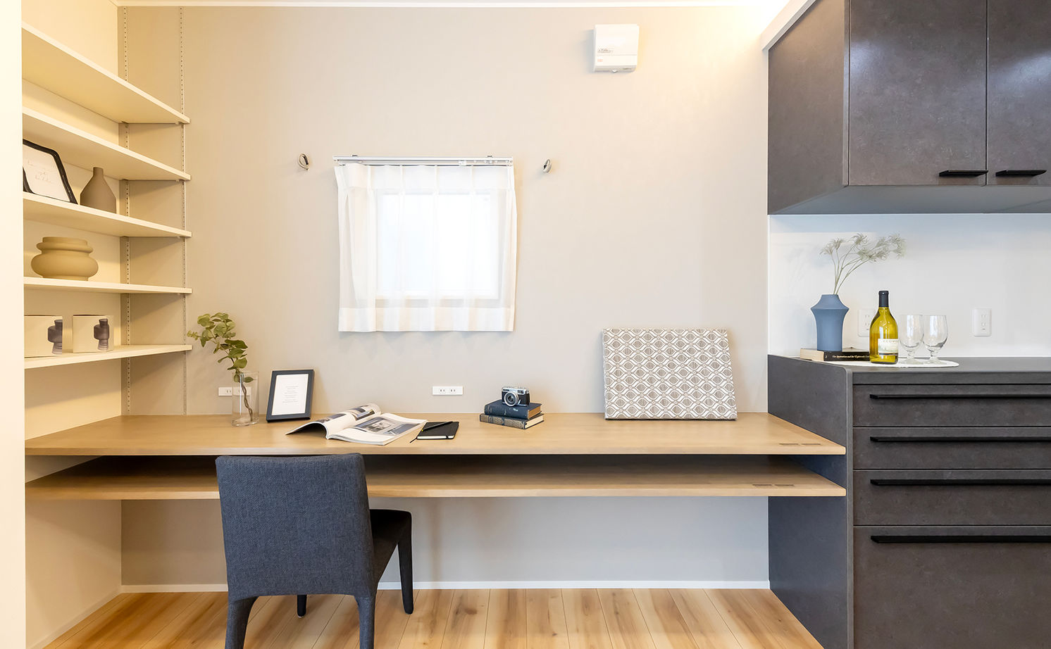 サティスホーム岐阜 【羽島郡×自由設計×モダンスタイル×間取図あり】幾重にも描く回遊動線上に設備も収納も配置した快適な家の建築実例画像10