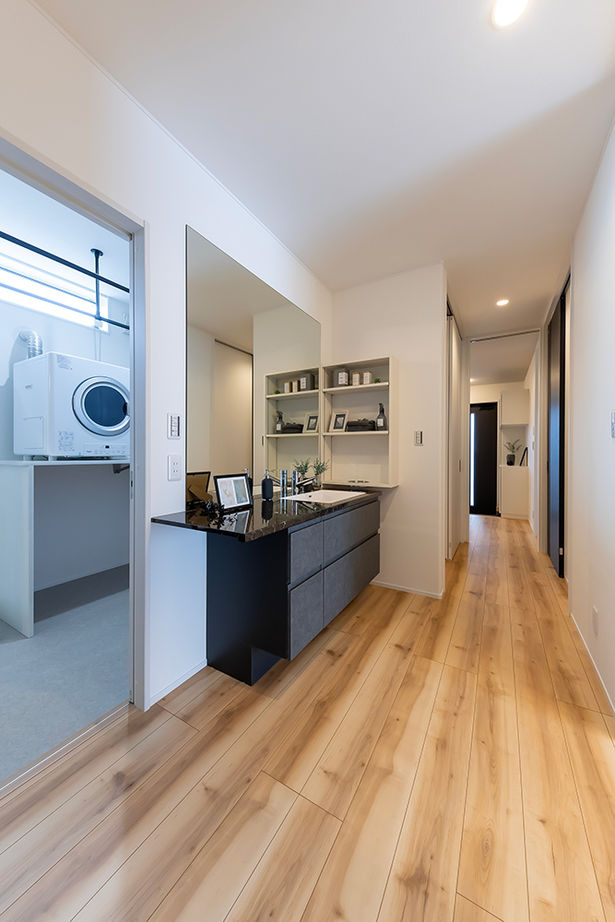 サティスホーム岐阜 【羽島郡×自由設計×モダンスタイル×間取図あり】幾重にも描く回遊動線上に設備も収納も配置した快適な家の建築実例画像13