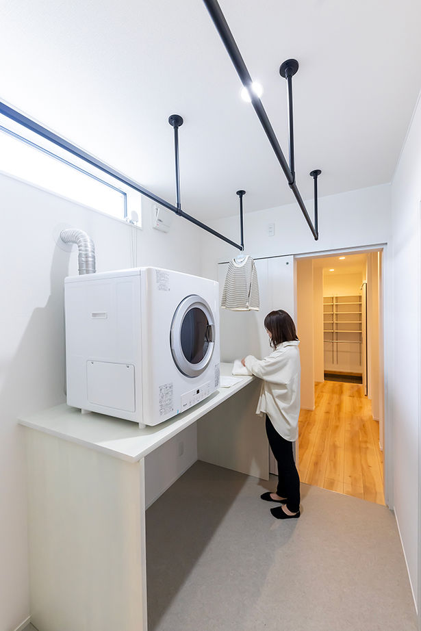 サティスホーム岐阜 【羽島郡×自由設計×モダンスタイル×間取図あり】幾重にも描く回遊動線上に設備も収納も配置した快適な家の建築実例画像15