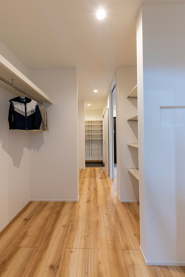 サティスホーム岐阜 【羽島郡×自由設計×モダンスタイル×間取図あり】幾重にも描く回遊動線上に設備も収納も配置した快適な家の建築実例画像16