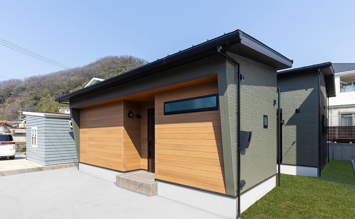 サティスホーム岐阜 【岐阜市×平屋】プライバシーを守り陽光も取り入れる、テラスをコの字型に囲んだ外に閉じ内に開く平屋の建築実例画像2