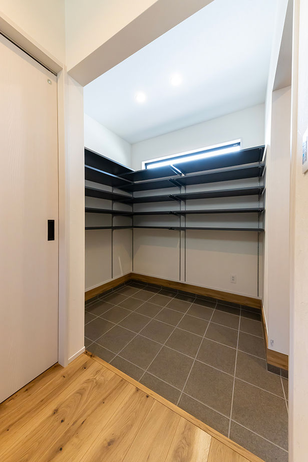 サティスホーム岐阜 【岐阜市×平屋】プライバシーを守り陽光も取り入れる、テラスをコの字型に囲んだ外に閉じ内に開く平屋の建築実例画像5