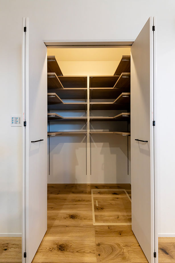 サティスホーム岐阜 【岐阜市×平屋】プライバシーを守り陽光も取り入れる、テラスをコの字型に囲んだ外に閉じ内に開く平屋の建築実例画像14