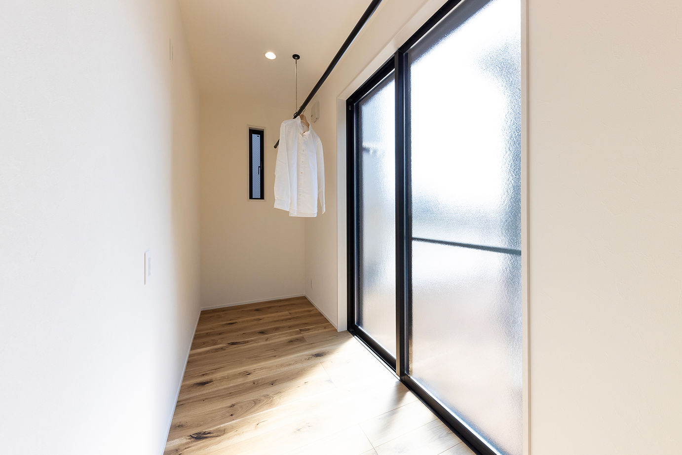 サティスホーム岐阜 【岐阜市×平屋】プライバシーを守り陽光も取り入れる、テラスをコの字型に囲んだ外に閉じ内に開く平屋の建築実例画像16