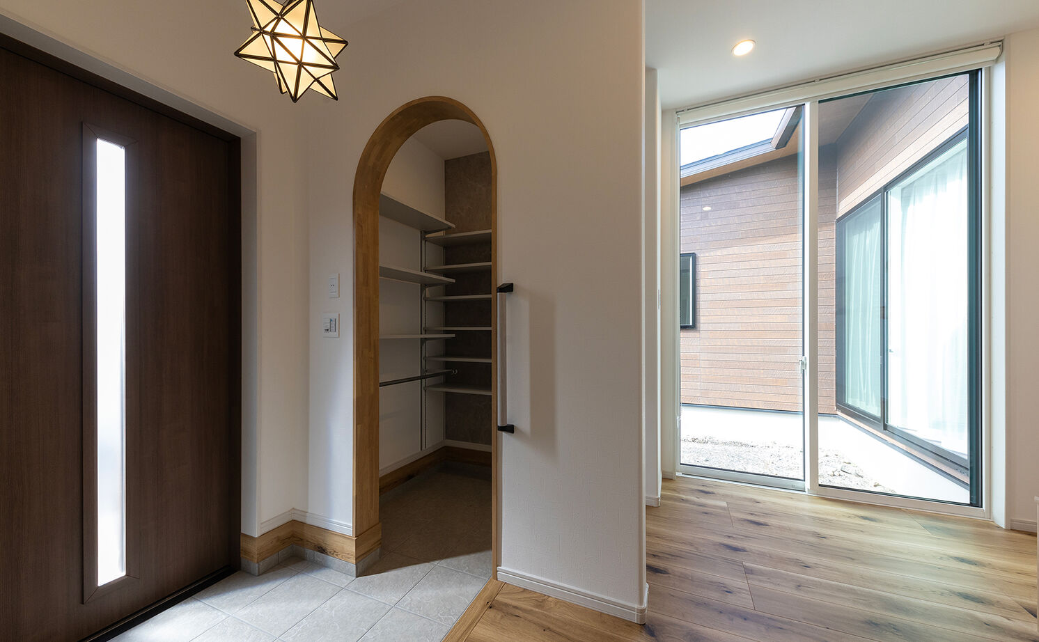 サティスホーム岐阜 【揖斐郡×平屋×間取り図有】平屋はフロアのゾーニングが快適生活の決め手。そこで「コの字型」を採用！の建築実例画像4