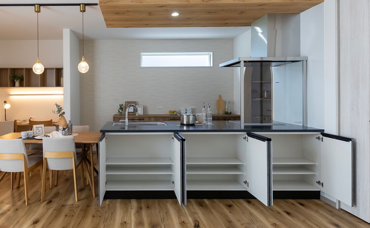 サティスホーム岐阜 【揖斐郡×平屋×間取り図有】平屋はフロアのゾーニングが快適生活の決め手。そこで「コの字型」を採用！の建築実例画像9