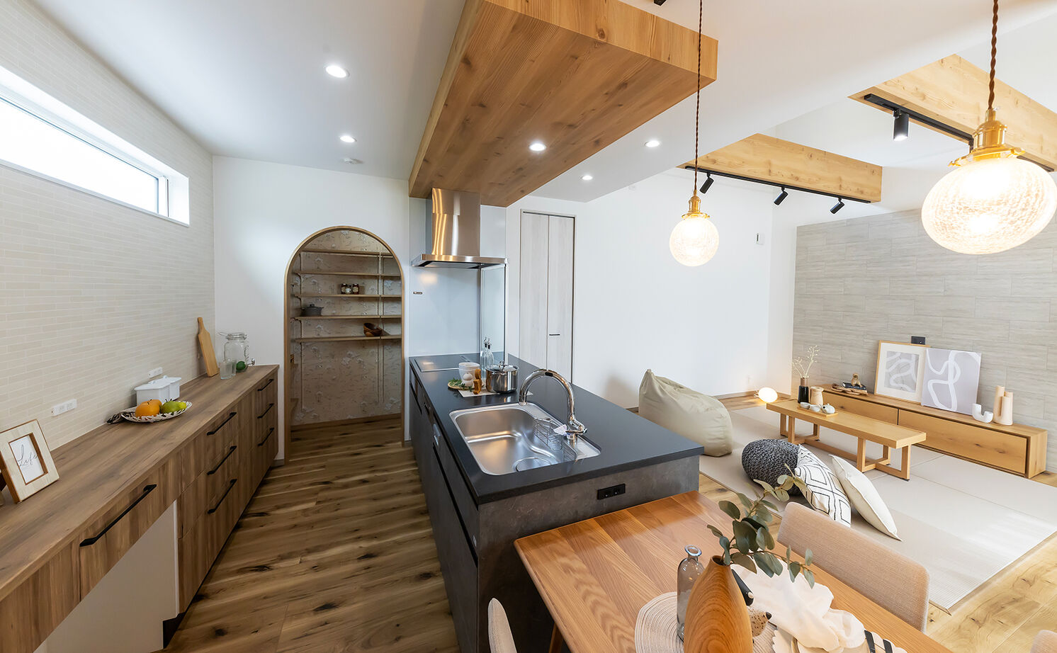 サティスホーム岐阜 【揖斐郡×平屋×間取り図有】平屋はフロアのゾーニングが快適生活の決め手。そこで「コの字型」を採用！の建築実例画像10