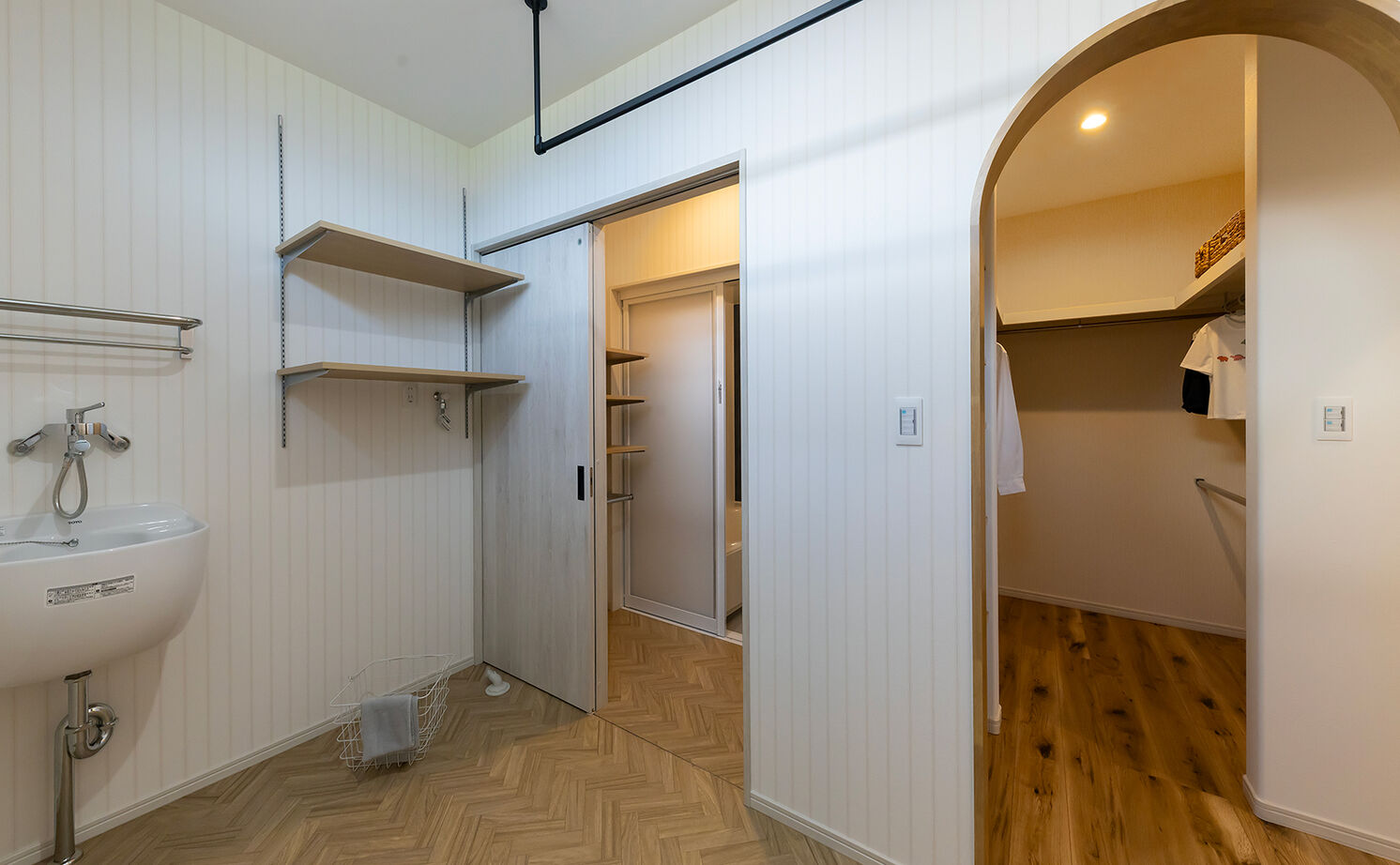 サティスホーム岐阜 【揖斐郡×平屋×間取り図有】平屋はフロアのゾーニングが快適生活の決め手。そこで「コの字型」を採用！の建築実例画像16