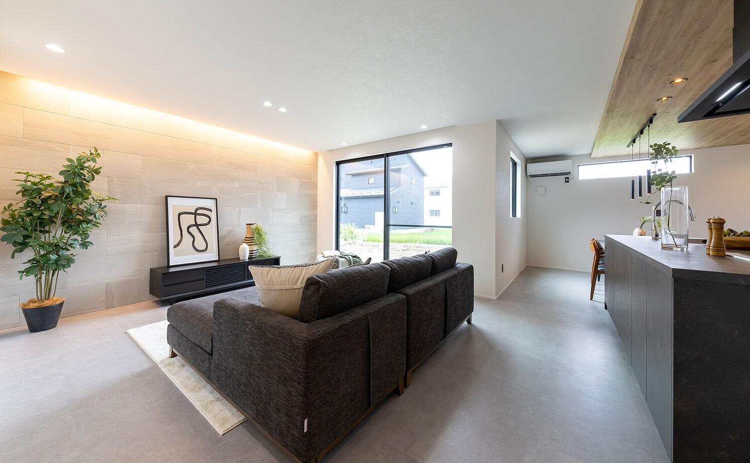 サティスホーム岐阜 【岐阜県×平屋×2000万円台】「長期優良住宅」＆「HEAT20・G2」など性能も極めたクールな平屋の建築実例画像2