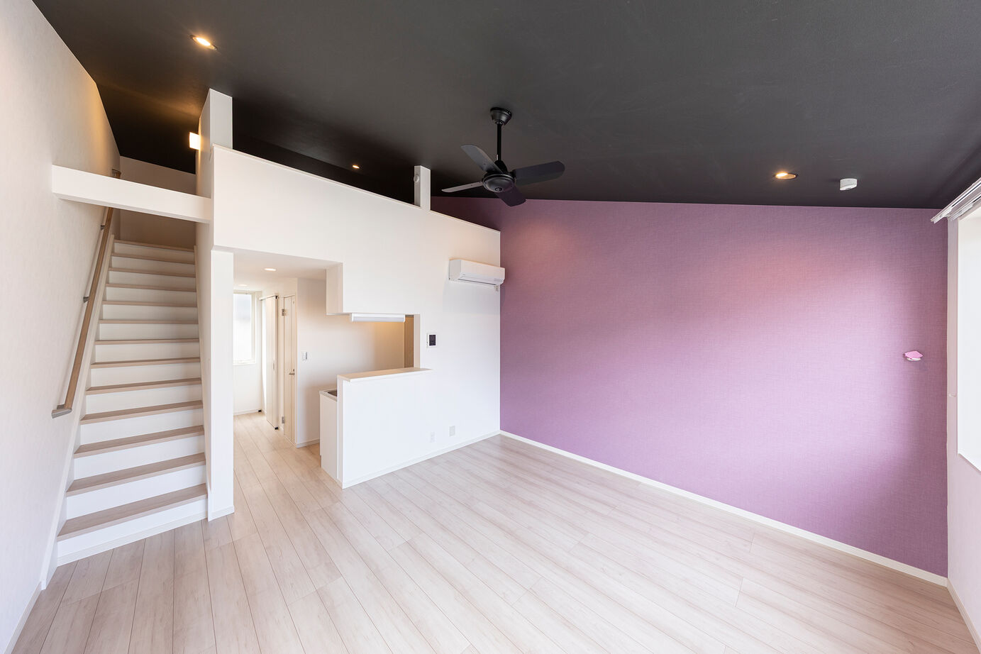 テイクアンドフォー 【賃貸併用／ビルトインガレージ】海を愉しむ仕掛けがいくつも。立地を活かした賃貸併用ガレージハウスの建築実例画像2