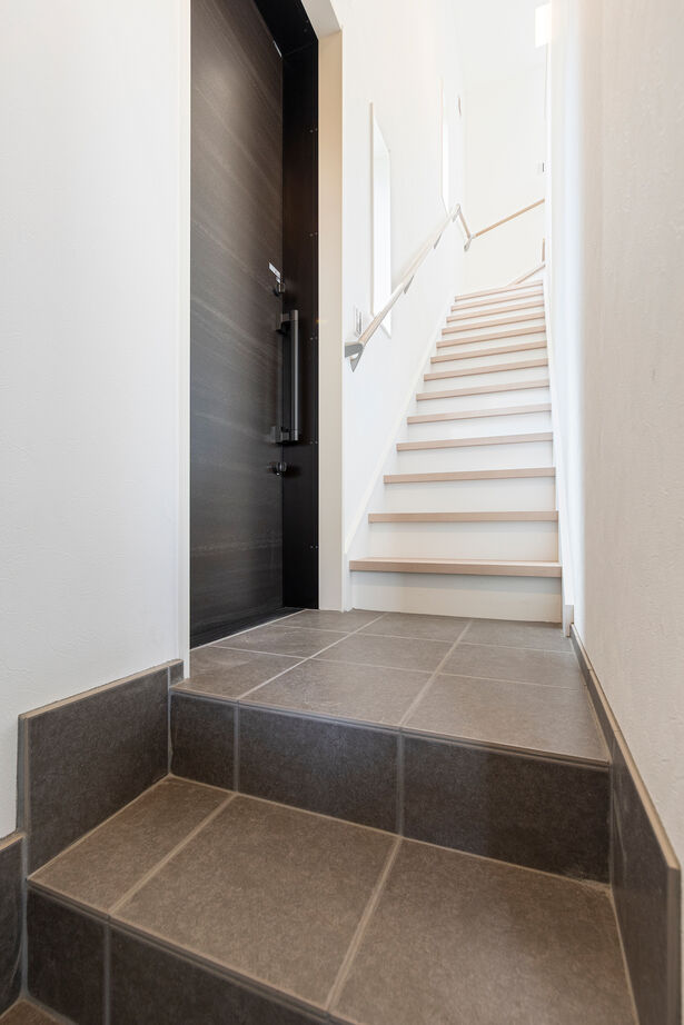 テイクアンドフォー 【賃貸併用／ビルトインガレージ】海を愉しむ仕掛けがいくつも。立地を活かした賃貸併用ガレージハウスの建築実例画像7