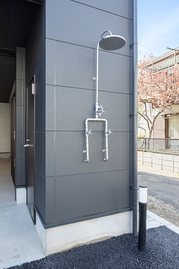 テイクアンドフォー 【賃貸併用／ビルトインガレージ】海を愉しむ仕掛けがいくつも。立地を活かした賃貸併用ガレージハウスの建築実例画像8