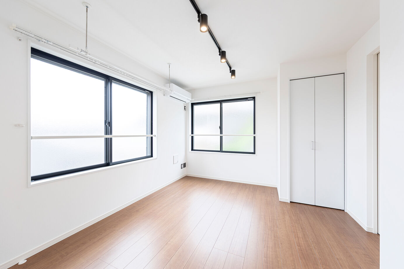 テイクアンドフォー 【賃貸併用／木造防火／高気密・高断熱】高低差のある土地にも対応。最大限に敷地を生かした賃貸併用住宅の建築実例画像2