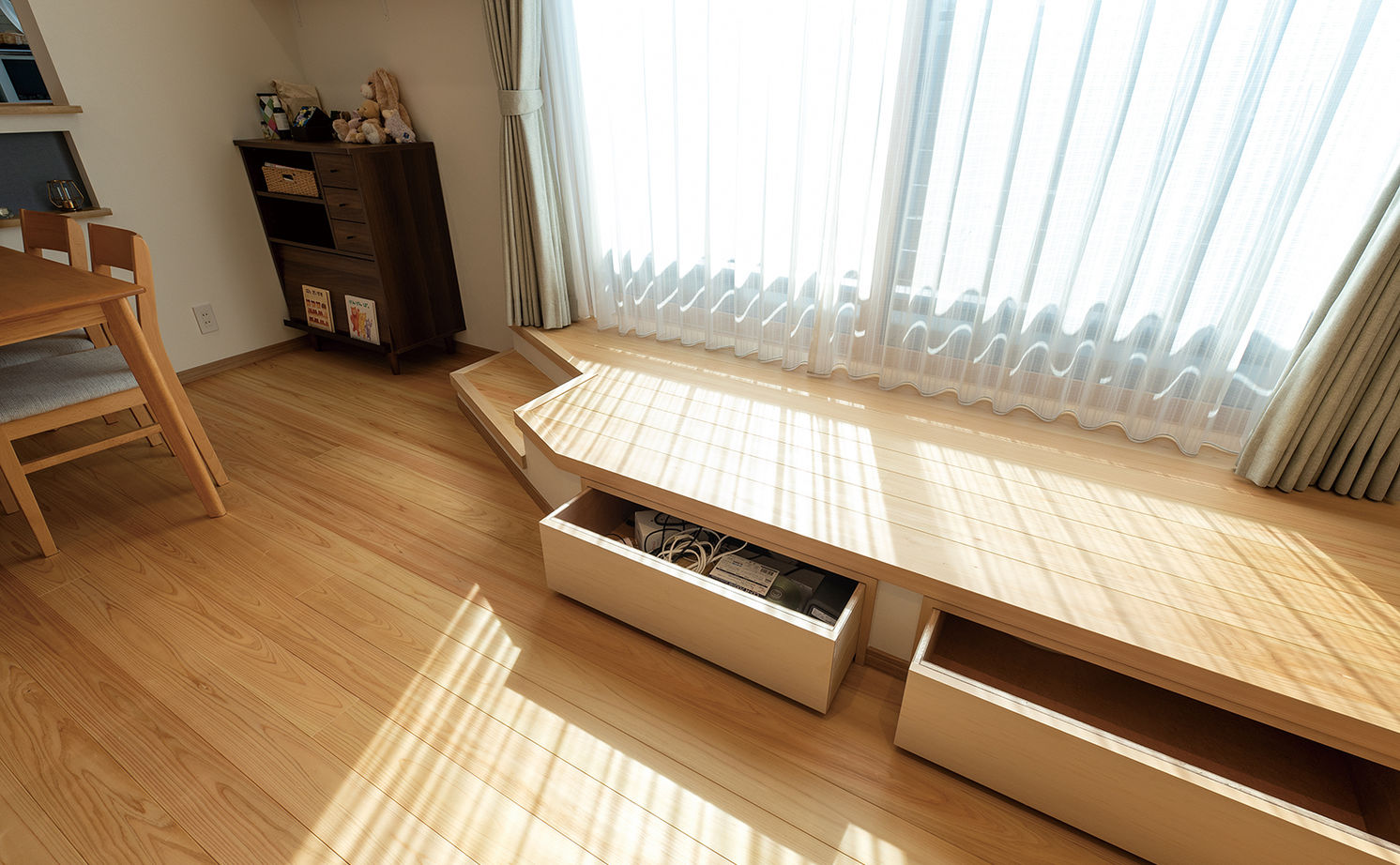 小嶋工務店 TOKYO WOOD 【間取り図あり/20坪台/2000万円台】リビングに縁側を作りのびのびと。東京の木と陽光、風に触れ合う家の建築実例画像2