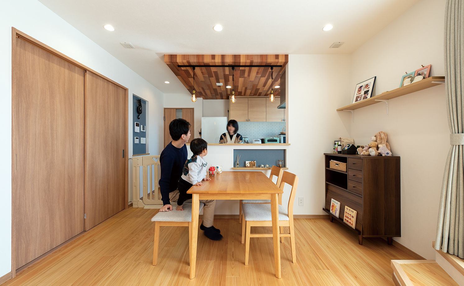 小嶋工務店 TOKYO WOOD 【間取り図あり/20坪台/2000万円台】リビングに縁側を作りのびのびと。東京の木と陽光、風に触れ合う家の建築実例画像4