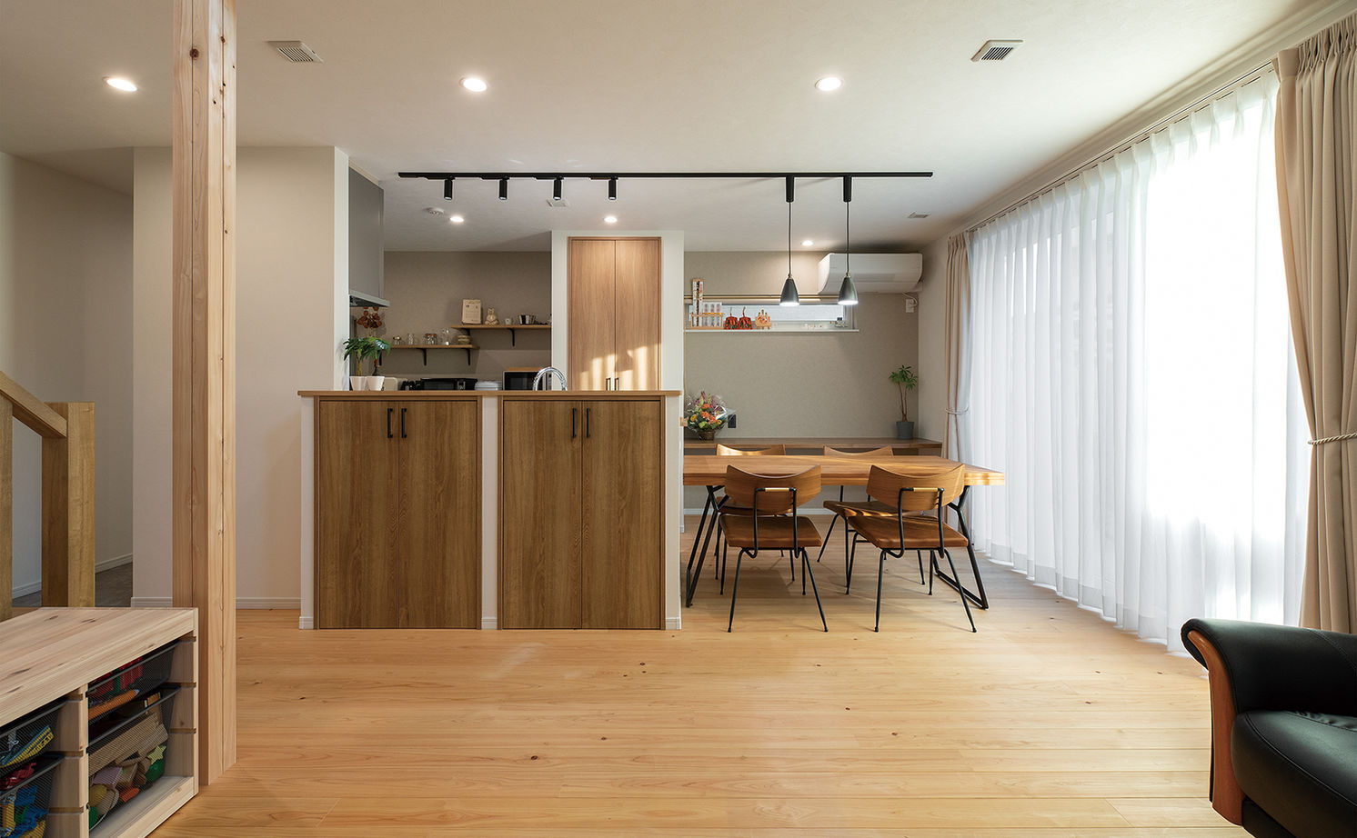 小嶋工務店 TOKYO WOOD 【間取り図あり/30坪台/3000万円台】陽光と無垢床の優しさが、家族の癒しに。家事や子育てへの工夫も魅力の建築実例画像1