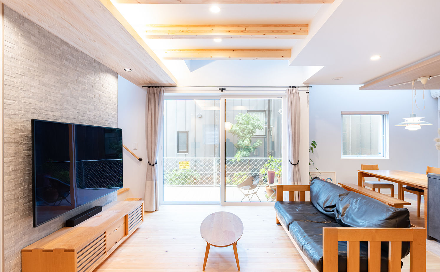 小嶋工務店 TOKYO WOOD 【間取り図あり/30坪台/3000万円台】開放感あふれる大人のモダンスタイル空間。縦横に広がる空間設計に注目の建築実例画像6