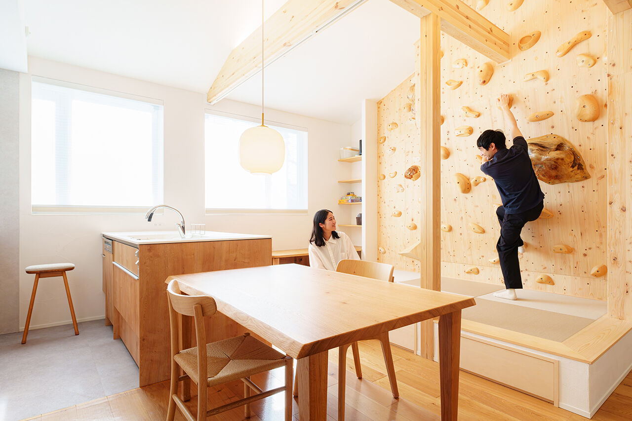 小嶋工務店 TOKYO WOOD 【間取り図あり/20坪台/3000万円台】「次はどのルート？」陽の光と自然素材に包まれた、趣味を楽しむ家の建築実例画像1