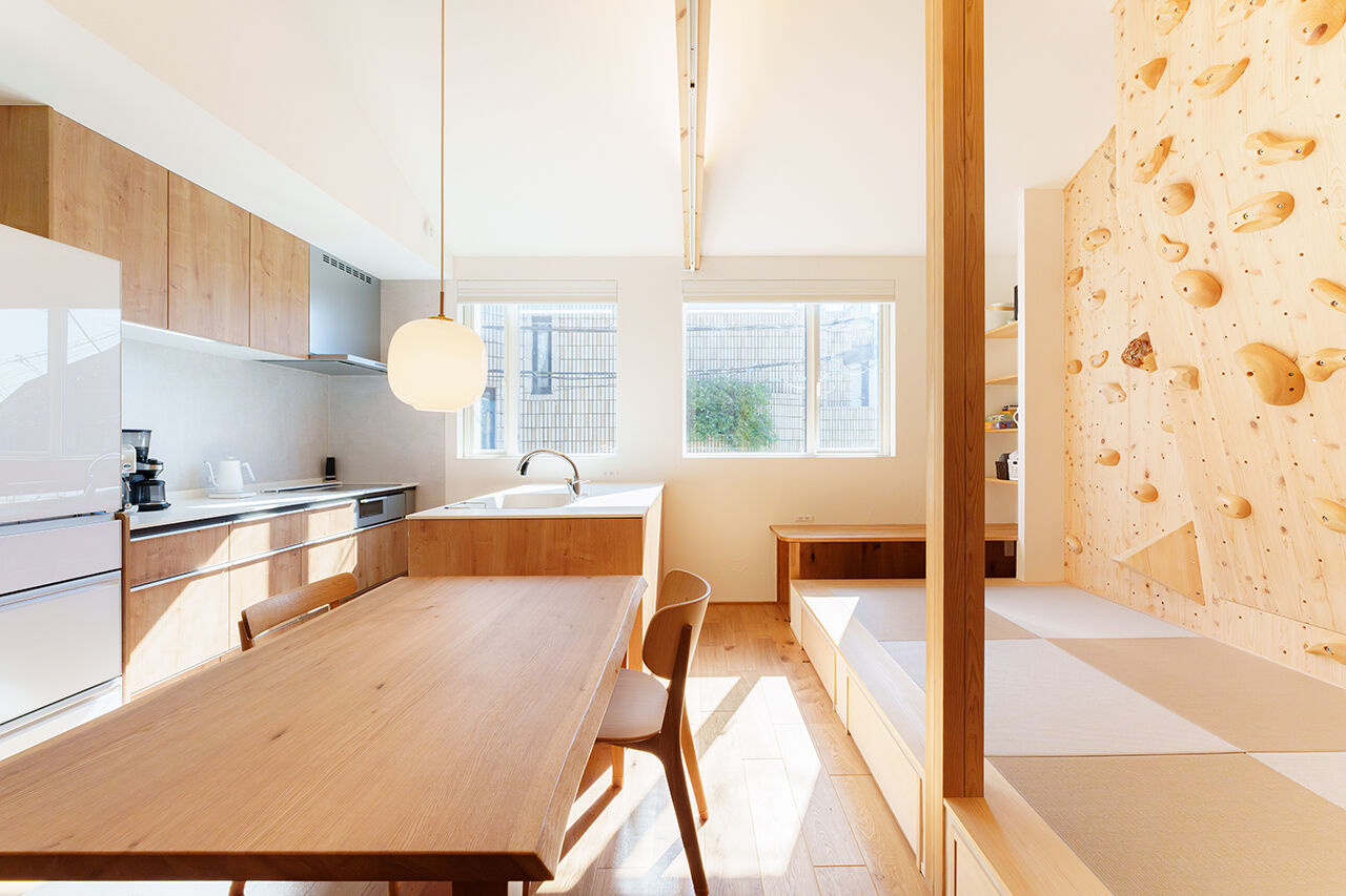 小嶋工務店 TOKYO WOOD 【間取り図あり/20坪台/3000万円台】「次はどのルート？」陽の光と自然素材に包まれた、趣味を楽しむ家の建築実例画像3