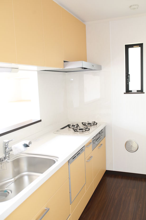 ジャパンホーム（J-style） 【1000万円台/ビルドインガレージ/間取り図】東南向きの2階リビングで家族がゆったり過ごせる3階建ての家の建築実例画像4