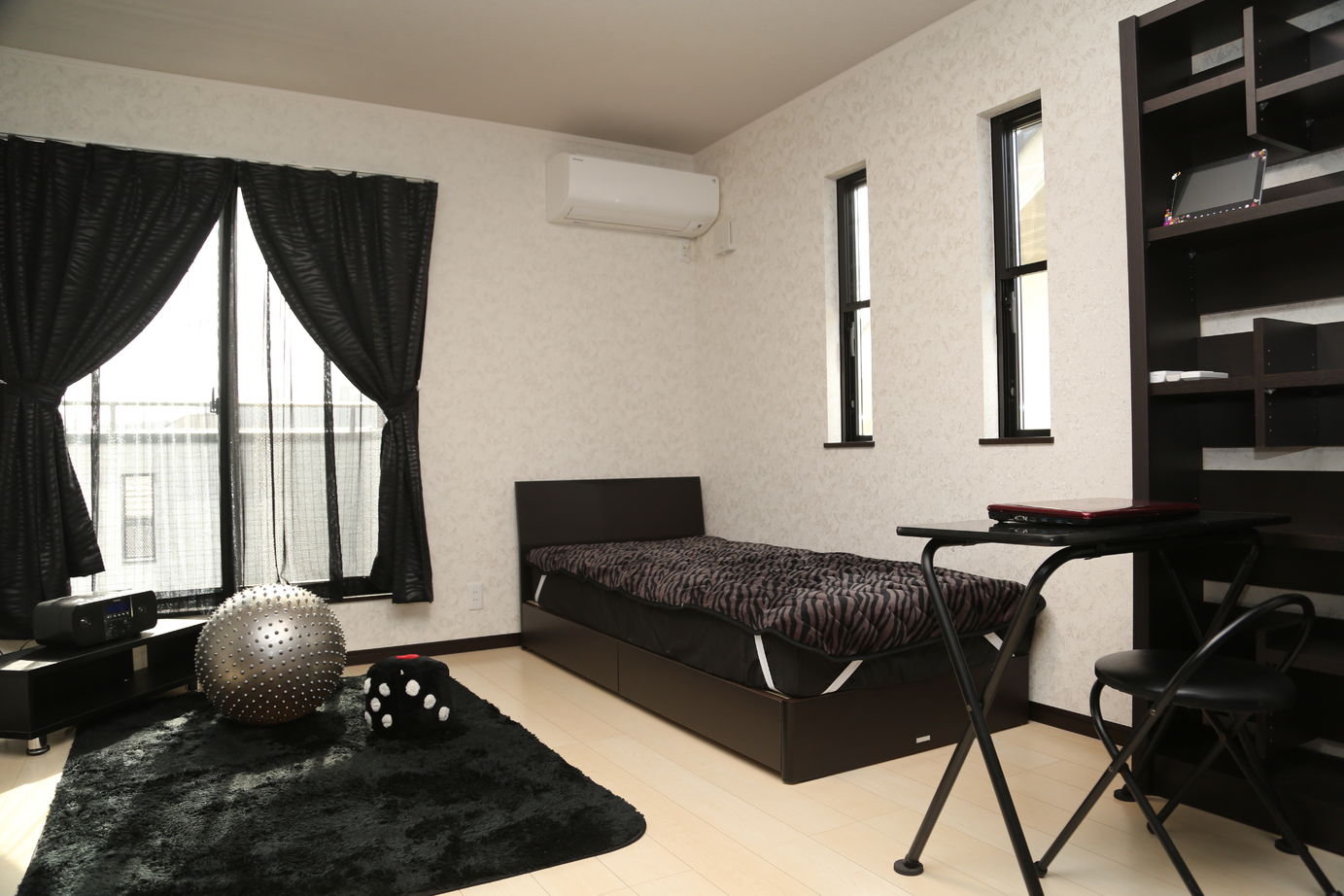 ジャパンホーム（J-style） 【1000万円台/ビルドインガレージ/間取り図】東南向きの2階リビングで家族がゆったり過ごせる3階建ての家の建築実例画像5