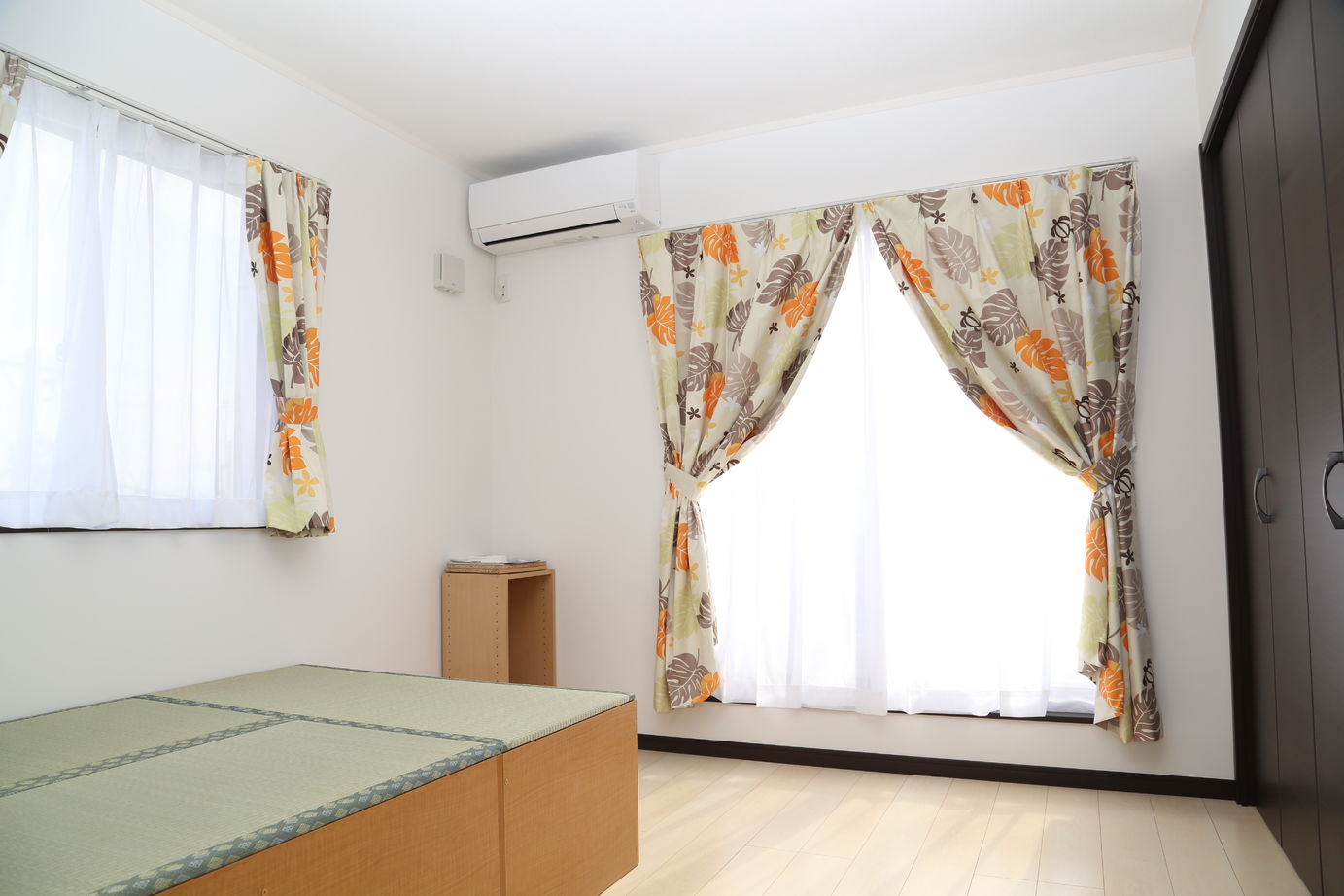 ジャパンホーム（J-style） 【1000万円台/ビルドインガレージ/間取り図】東南向きの2階リビングで家族がゆったり過ごせる3階建ての家の建築実例画像7