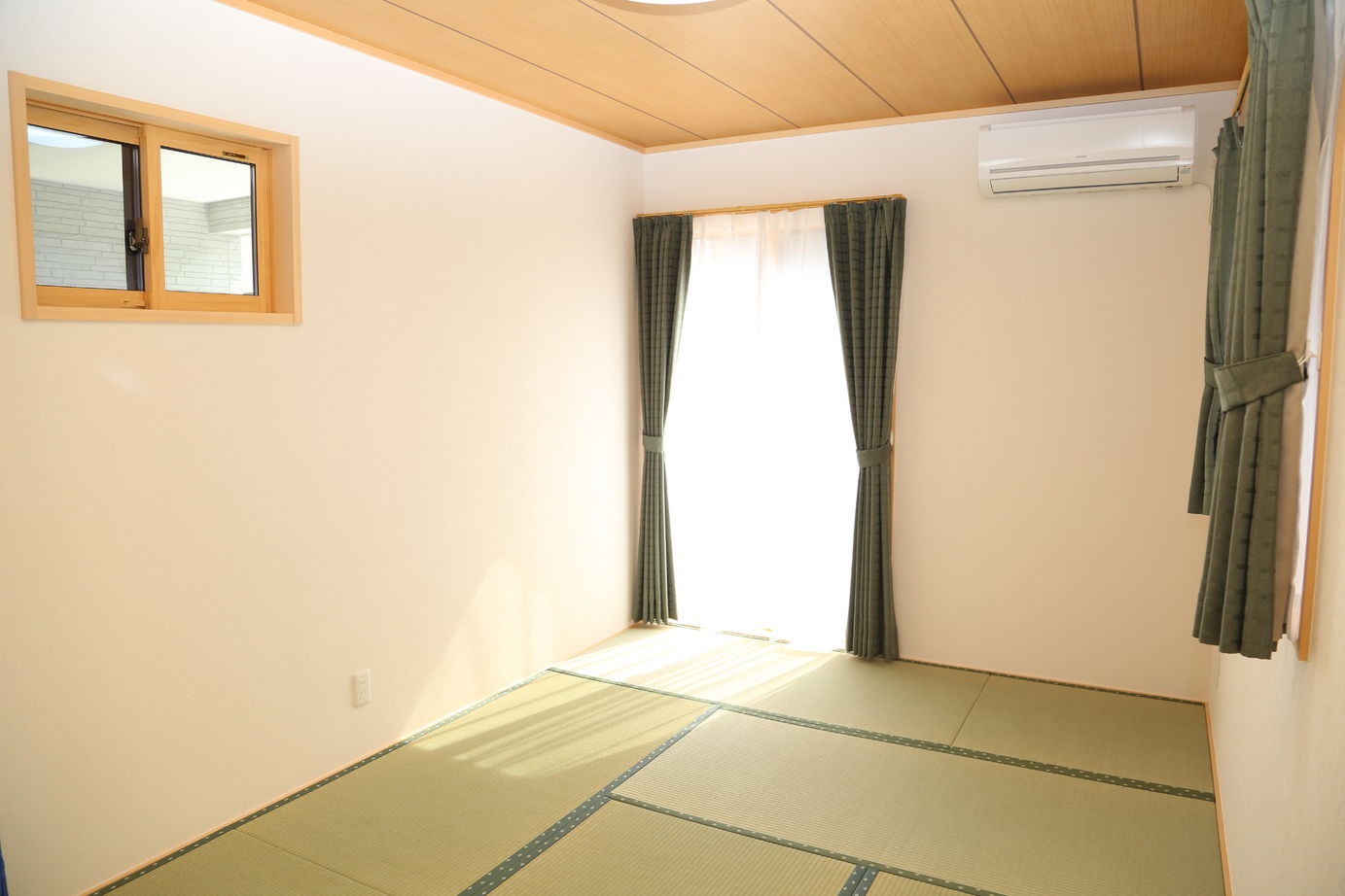 ジャパンホーム（J-style） 【1000万円台/ビルドインガレージ/間取り図】東南向きの2階リビングで家族がゆったり過ごせる3階建ての家の建築実例画像8