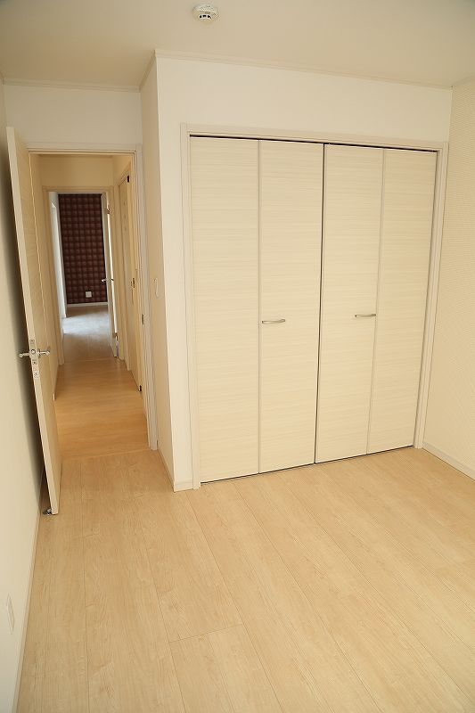 ジャパンホーム（J-style） 【1000万円台/4LDK+小屋裏収納/リビングイン階段/L字型間取り図】2階リビングを暮らしの軸にした家の建築実例画像8