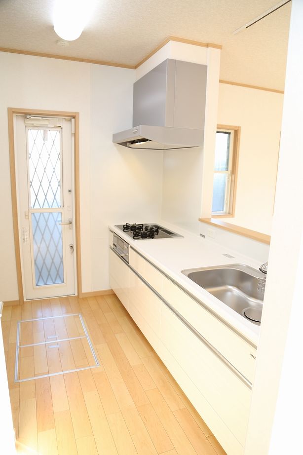 ジャパンホーム（J-style） 【1000万円台/5LDK+納戸/L字バルコニー/間取り図】暮らしやすいを第一に。バリアフリーも意識した家の建築実例画像2