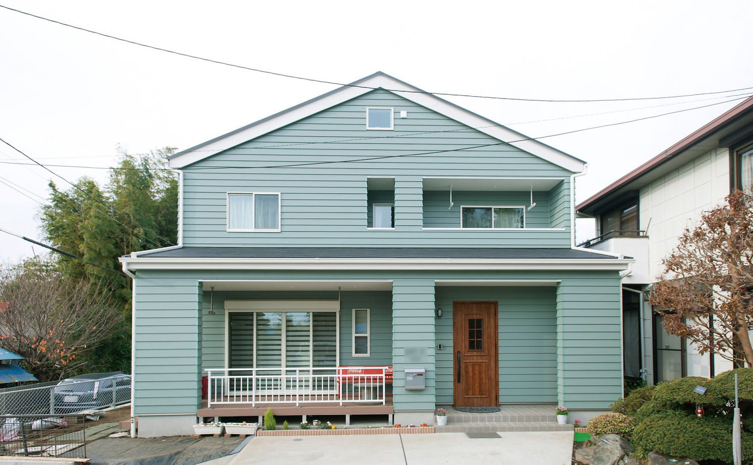 二重断熱の家　ネスト 【藤沢市｜カバードポーチ｜2LDK】映画や音楽を思いっきり楽しむ、収納もたっぷりで快適な住まいの建築実例画像2