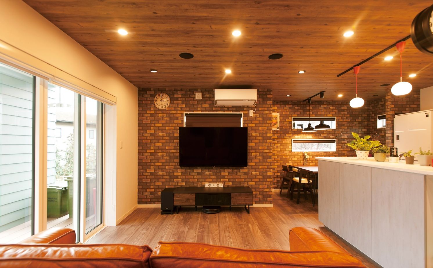 二重断熱の家　ネスト 【藤沢市｜カバードポーチ｜2LDK】映画や音楽を思いっきり楽しむ、収納もたっぷりで快適な住まいの建築実例画像4